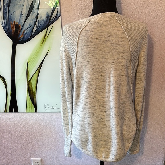 sweater size small - Picture 3 of 5